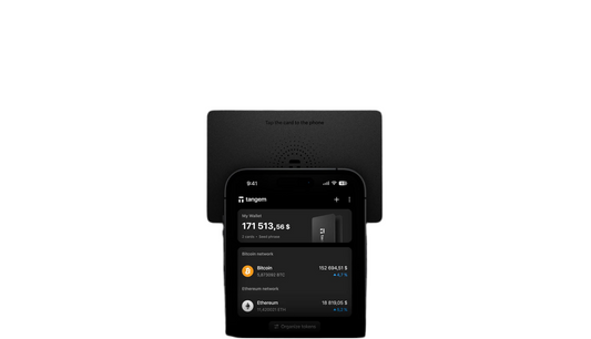 Tangem Wallet in gebruik – kaart wordt gescand met smartphone via NFC