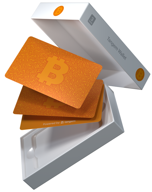 Tangem Wallet Bitcoin kaart wordt uit de verpakking gehaald