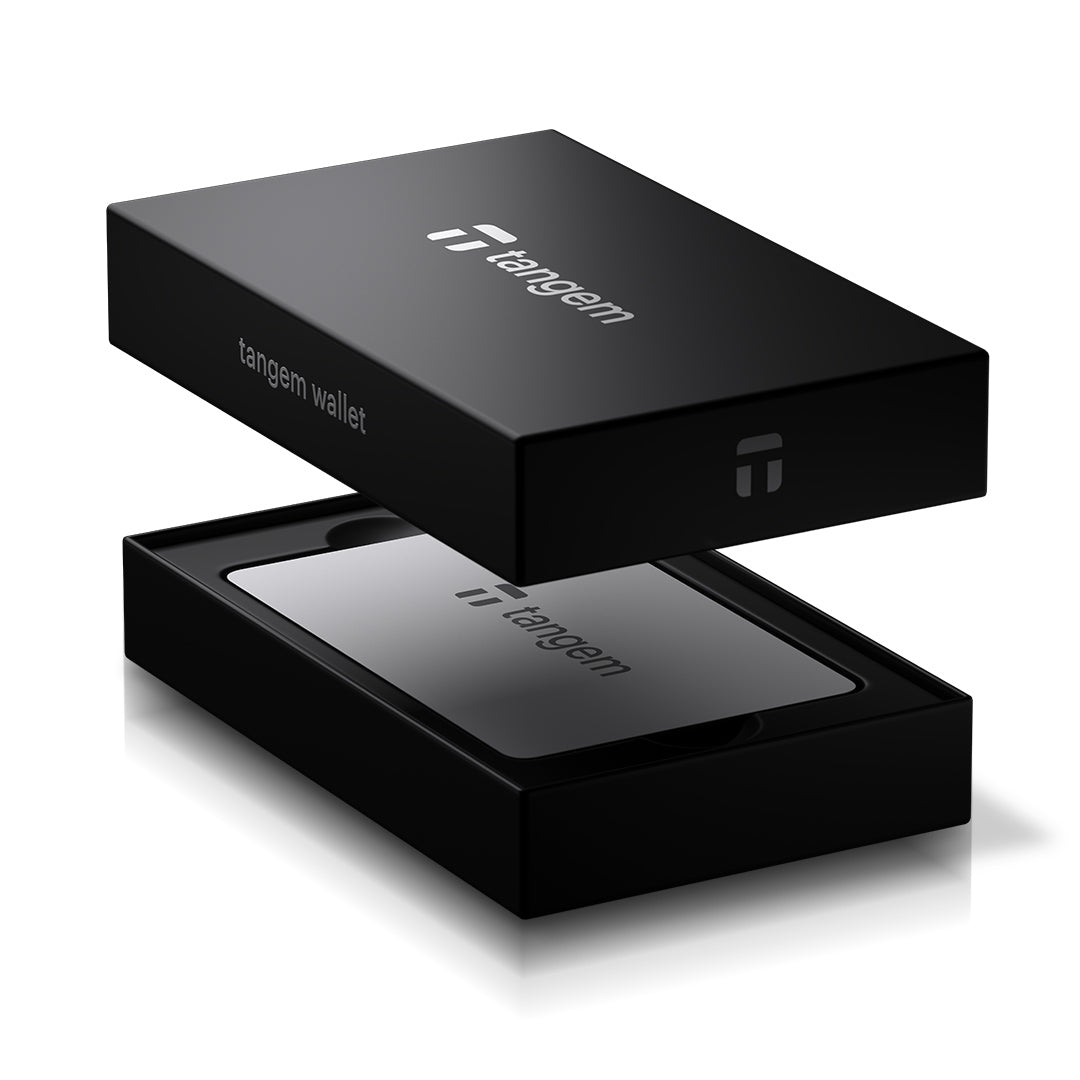 Tangem Wallet doos wordt zorgvuldig gesloten na gebruik