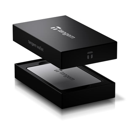 Tangem Wallet doos wordt zorgvuldig gesloten na gebruik