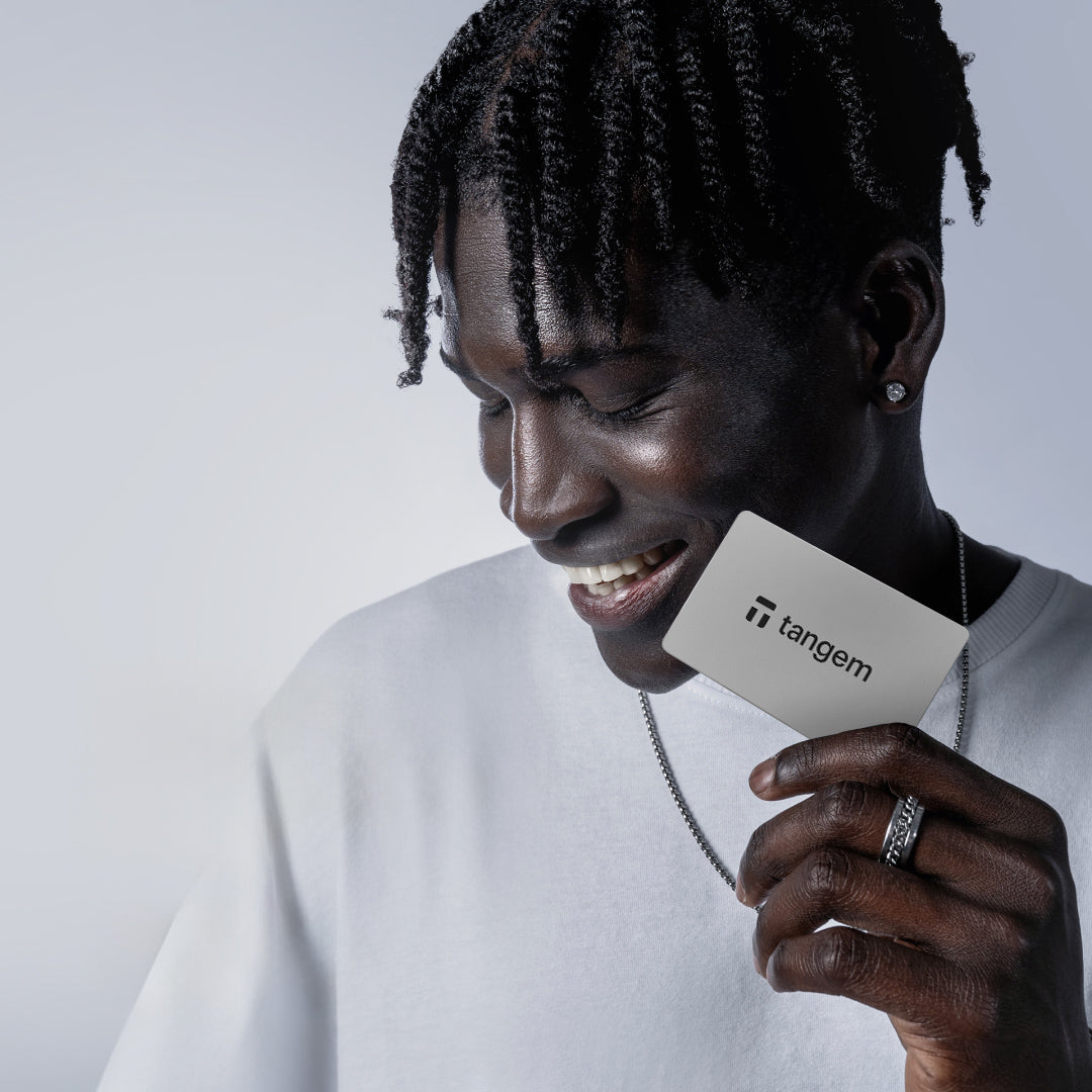 Close-up Tangem hoofdkaart wit met Tangem-logo